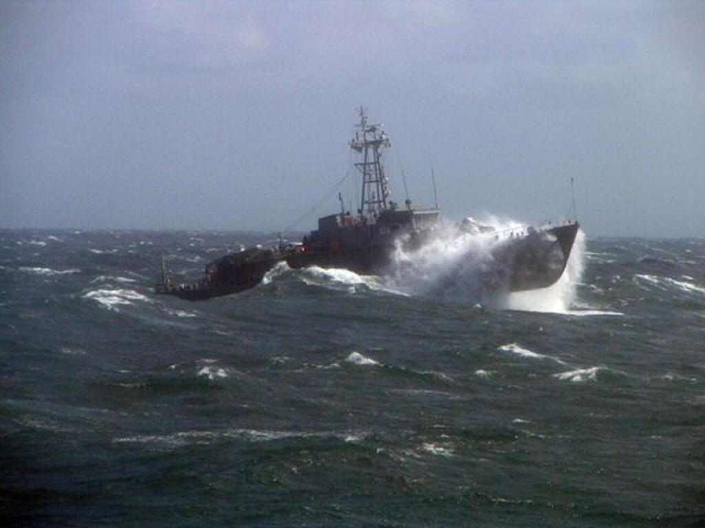 ORP "Czajka" . Morze Północne , 2005r. ( foto ORP Czajka )