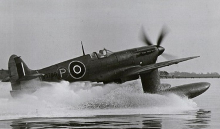 Spitfire na plywakach 2.jpg