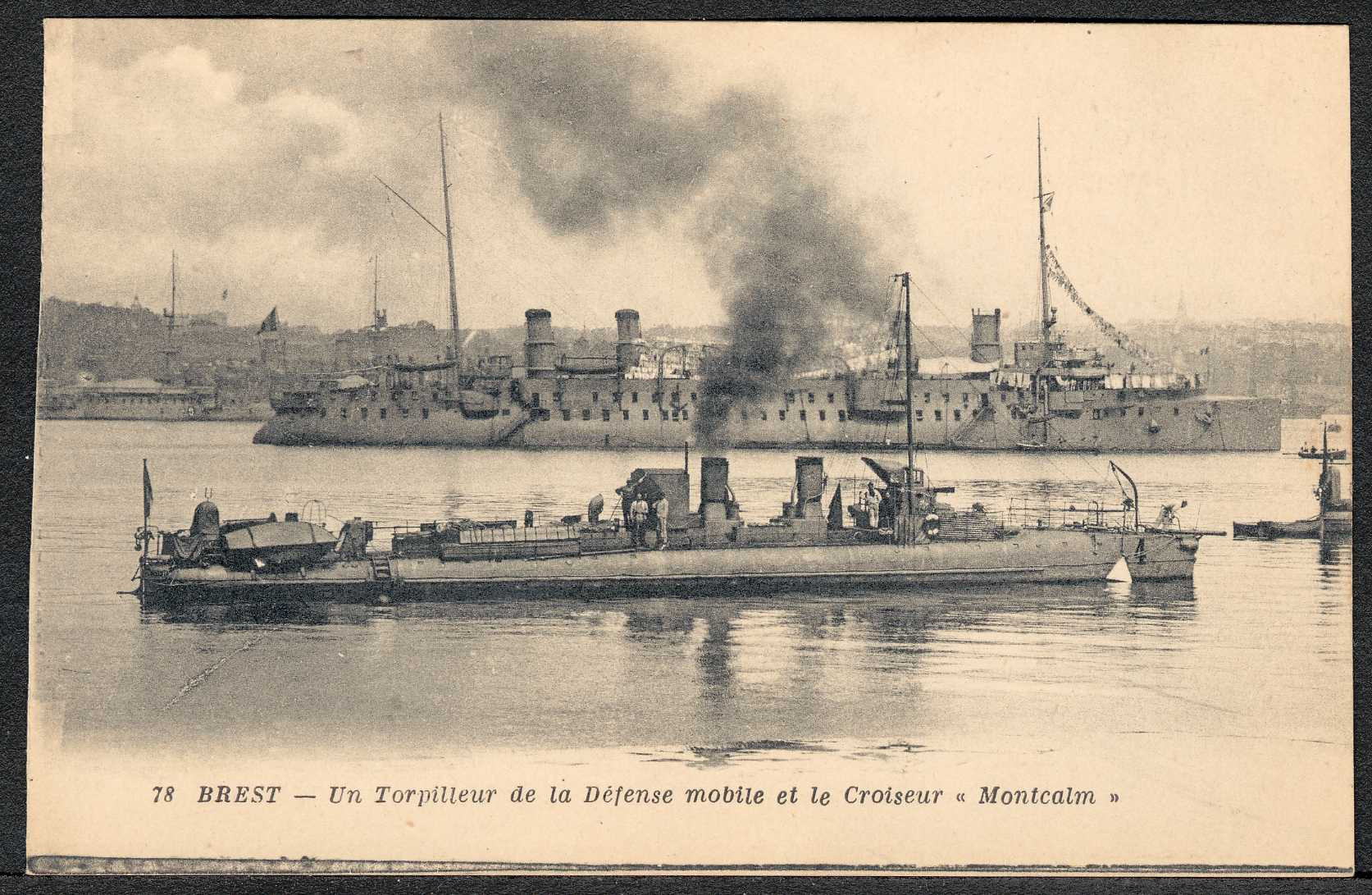 3Fi008-064_-_BREST_-_UN_TORPILLEUR_DE_LA_DEFENSE_MOBILE_ET_LE_CROISEUR__MONTCALM_.jpg