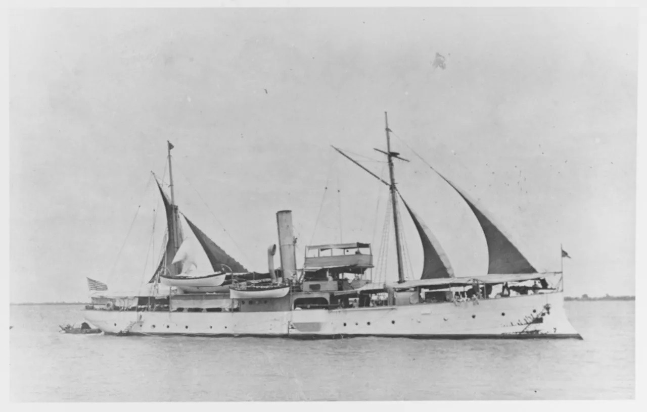 Elcano (lata 20) nh-75577.jpg