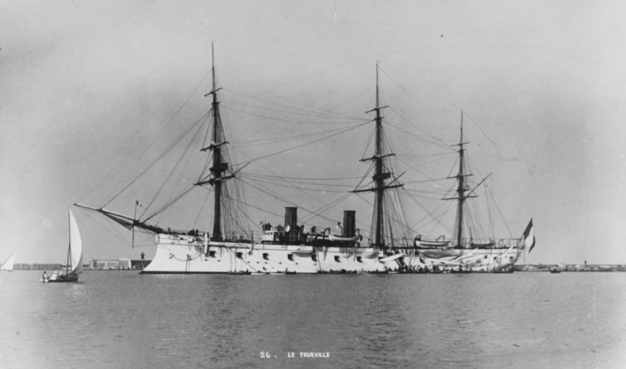 French_cruiser_Tourville_NH_74839.jpg