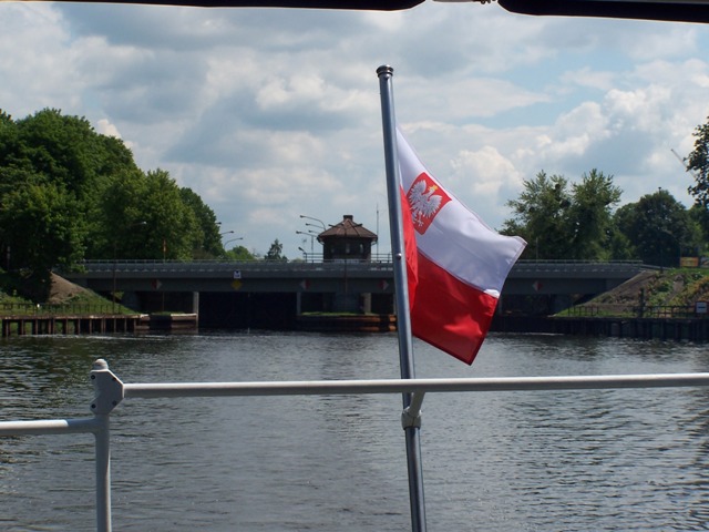 wyjście ze śluzy Łabędy