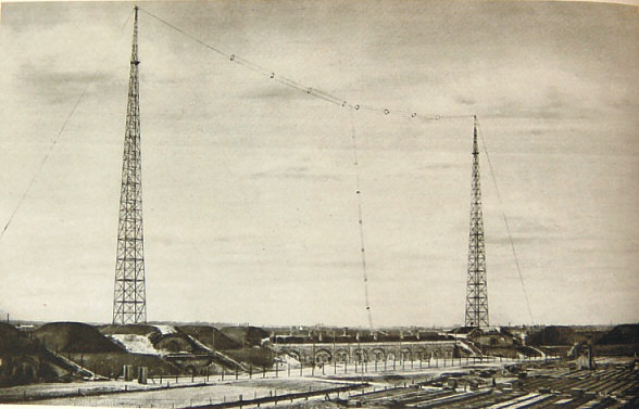 Pierwsza stacja polskiego radia 1926  1927.jpg