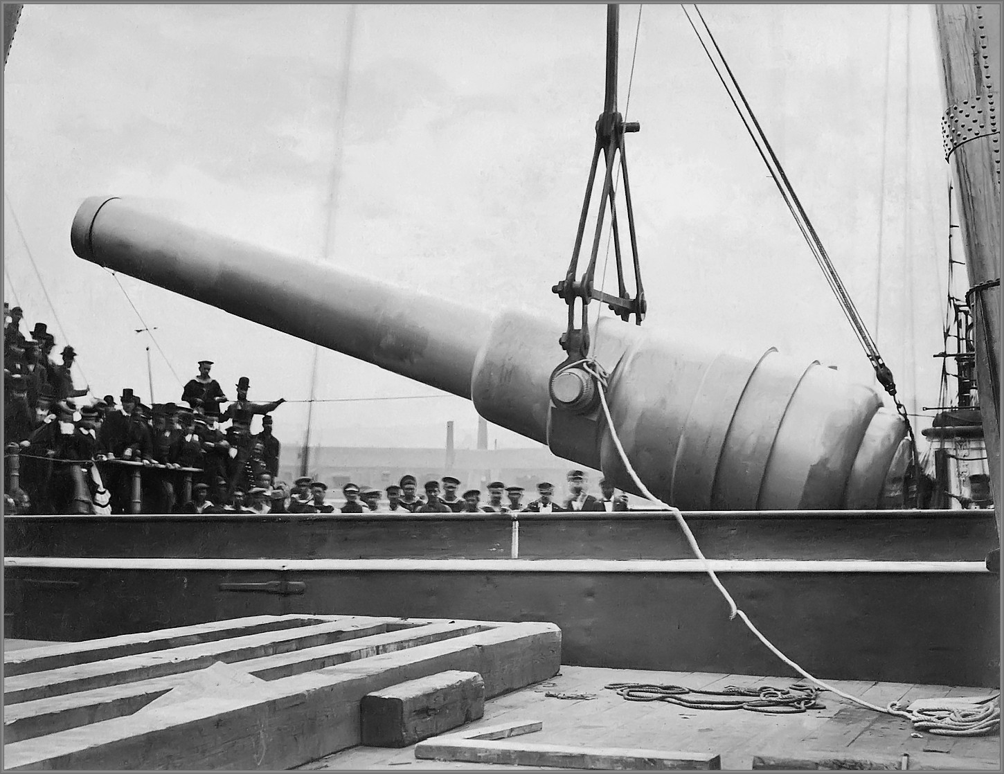Armstrong 100-ton gun being lowered on board of the Italian transport ship Europa, United Kingdom, probably 1870s..jpg