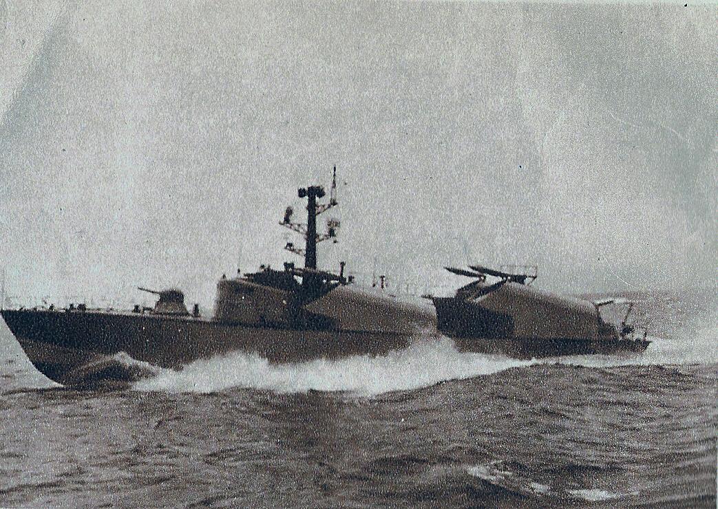 Kuter rakietowy w morzu .  ( źródło &quot;Kutry torpedowe&quot; Jan Marczak - Gdynia 1968r )