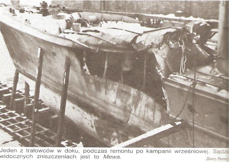 1..versenktes polnisches Schiff Hafen Hela WW2.JPG